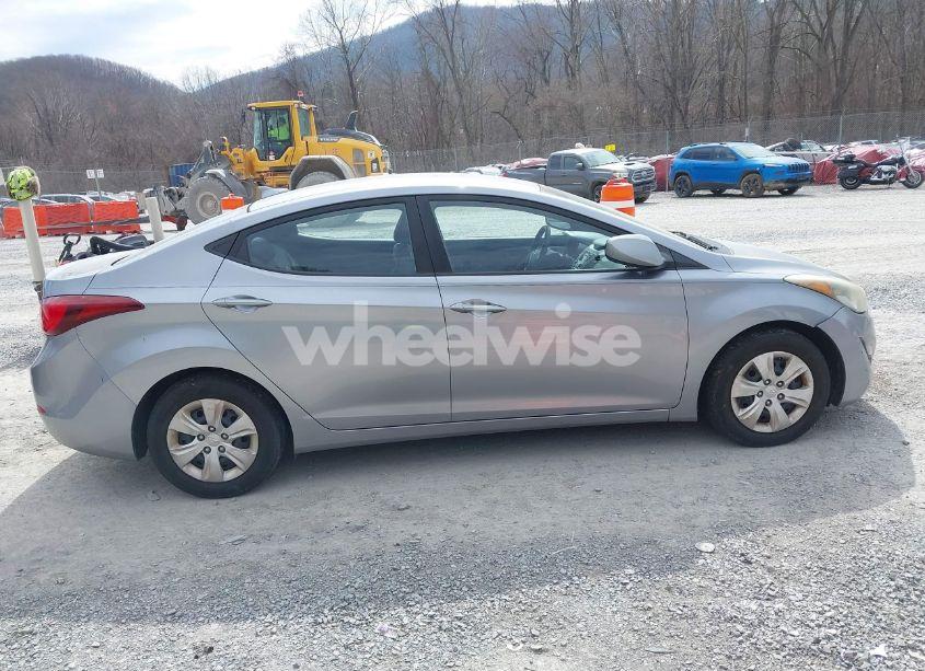 Photo 13 of 2016 Hyundai Elantra SE (VIN 5NPDH4AE4GH776883)