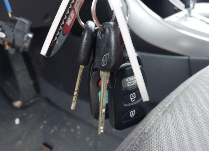 Photo 11 of 2013 Hyundai Elantra GLS (VIN 5NPDH4AE5DH175168)