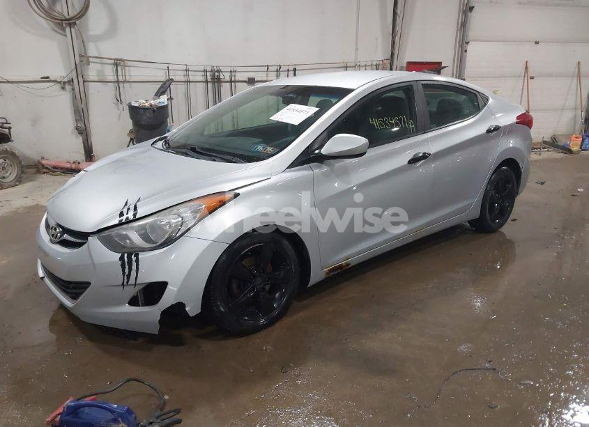 Photo 2 of 2013 Hyundai Elantra GLS (VIN 5NPDH4AE5DH276713)