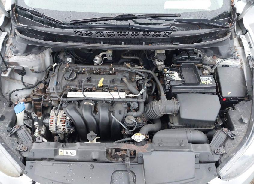 Photo 10 of 2013 Hyundai Elantra GLS (VIN 5NPDH4AE5DH425492)