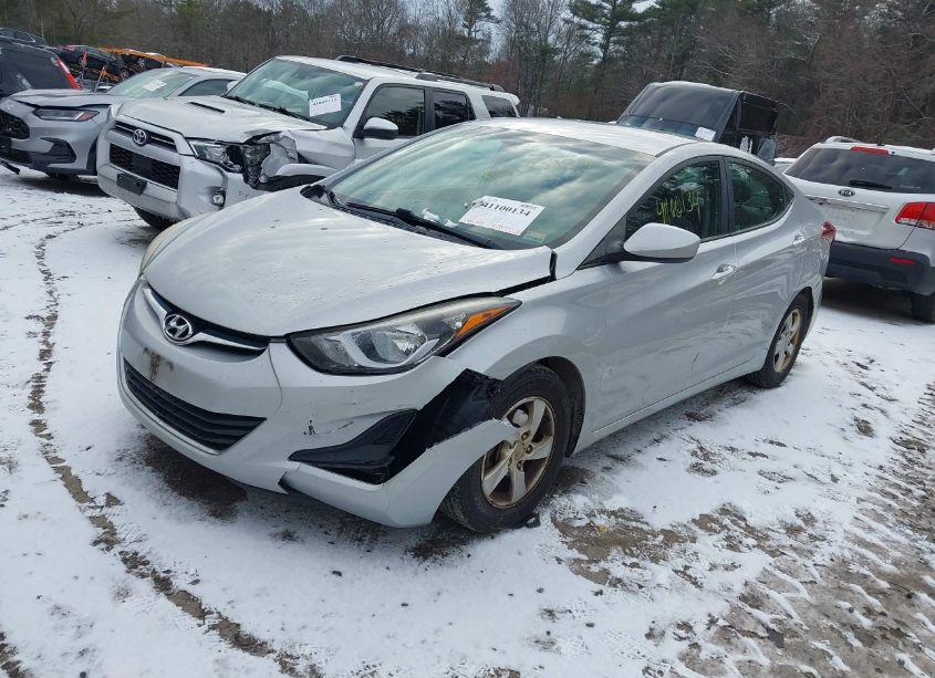 Photo 2 of 2014 Hyundai Elantra SE (VIN 5NPDH4AE5EH487752)