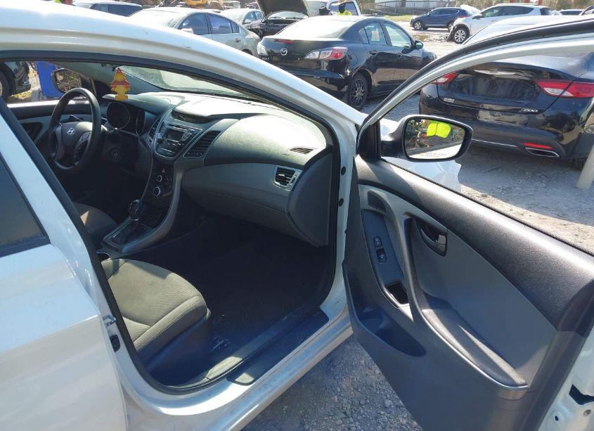 Photo 5 of 2014 Hyundai Elantra SE (VIN 5NPDH4AE5EH504162)