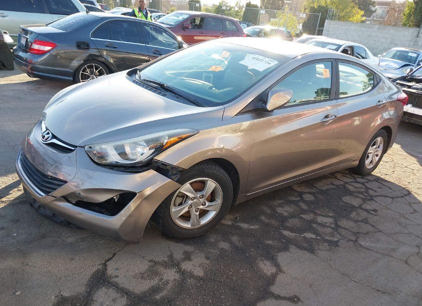Photo 2 of 2014 Hyundai Elantra SE (VIN 5NPDH4AE5EH528395)