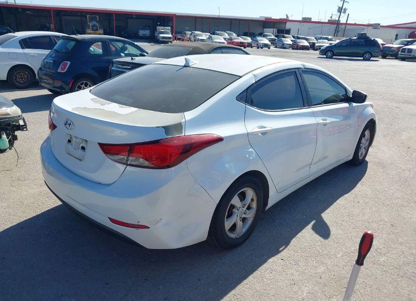 Photo 4 of 2015 Hyundai Elantra SE (VIN 5NPDH4AE5FH592700)
