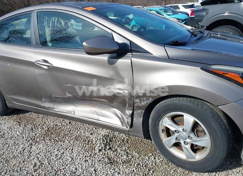 Photo 6 of 2015 Hyundai Elantra SE (VIN 5NPDH4AE5FH622097)
