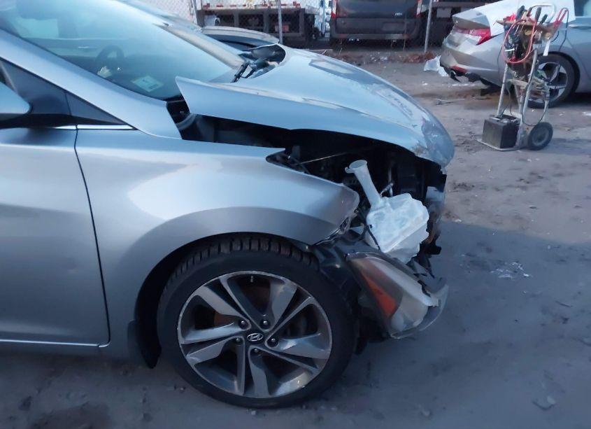 Photo 18 of 2015 Hyundai Elantra LIMITED (VIN 5NPDH4AE5FH622827)