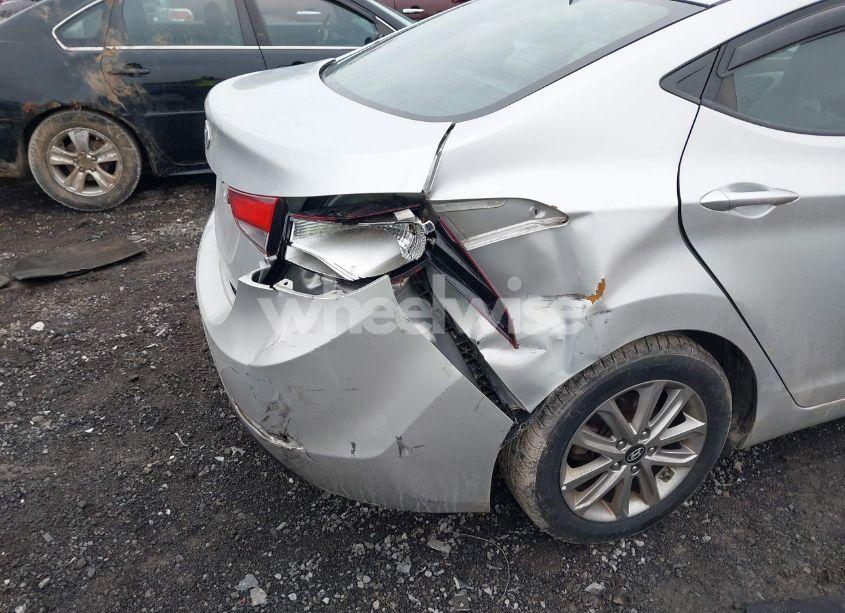 Photo 6 of 2015 Hyundai Elantra SE (VIN 5NPDH4AE5FH626957)