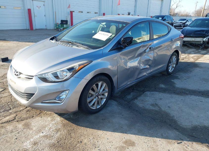 Photo 2 of 2015 Hyundai Elantra SE (VIN 5NPDH4AE5FH633567)