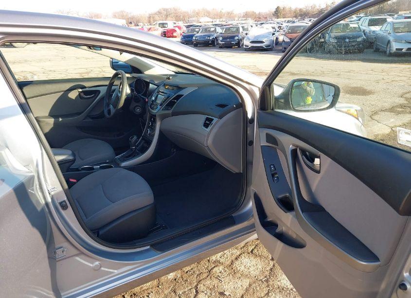 Photo 5 of 2015 Hyundai Elantra SE (VIN 5NPDH4AE5FH633567)