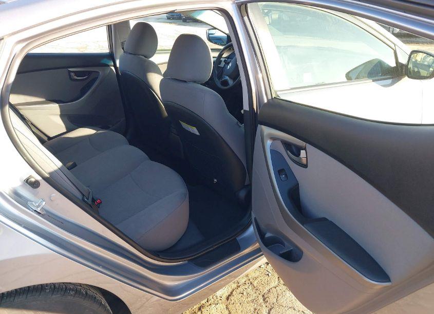 Photo 8 of 2015 Hyundai Elantra SE (VIN 5NPDH4AE5FH633567)