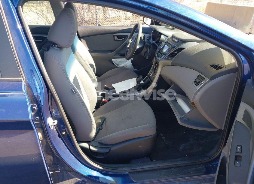 Photo 5 of 2016 Hyundai Elantra SE (VIN 5NPDH4AE5GH680440)