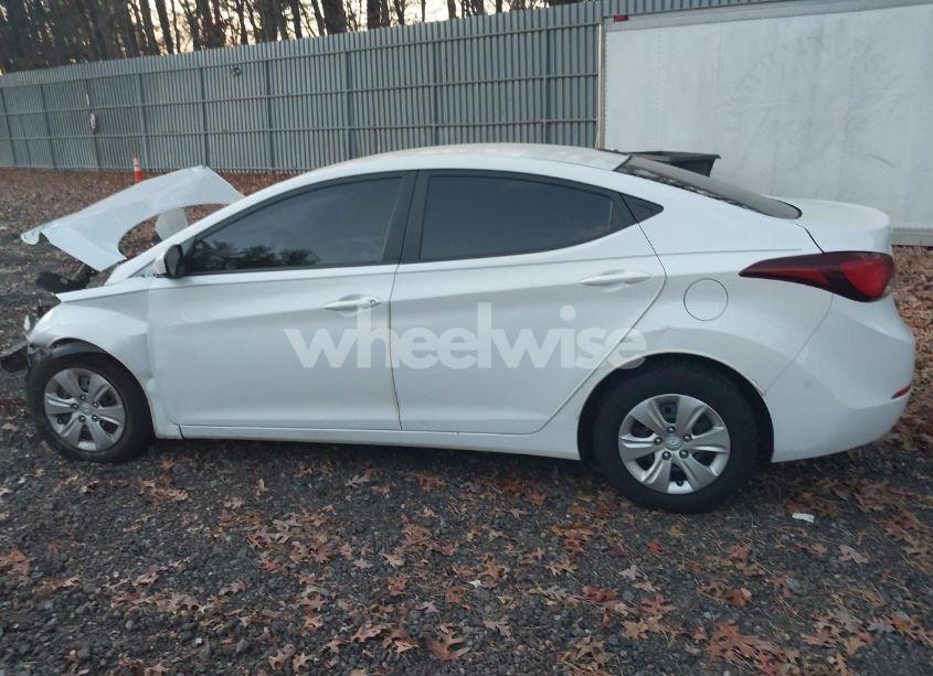 Photo 14 of 2016 Hyundai Elantra SE (VIN 5NPDH4AE5GH722301)