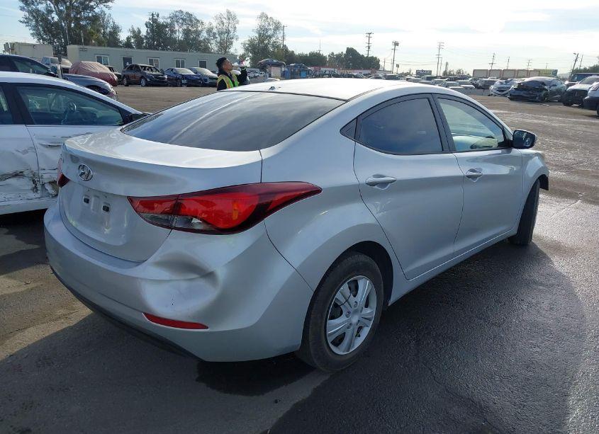 Photo 4 of 2016 Hyundai Elantra SE (VIN 5NPDH4AE5GH725781)