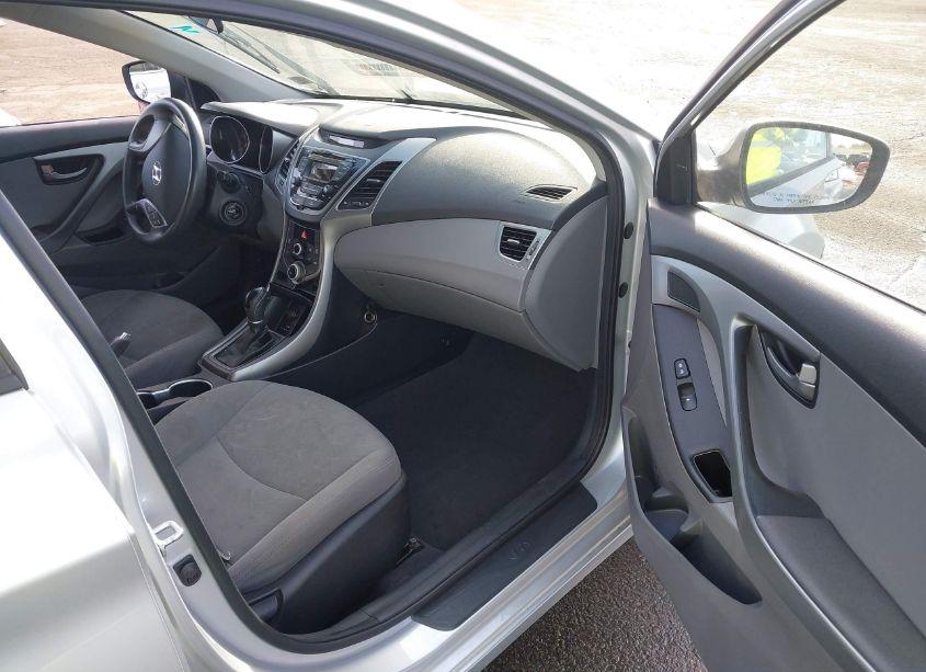 Photo 5 of 2016 Hyundai Elantra SE (VIN 5NPDH4AE5GH725781)