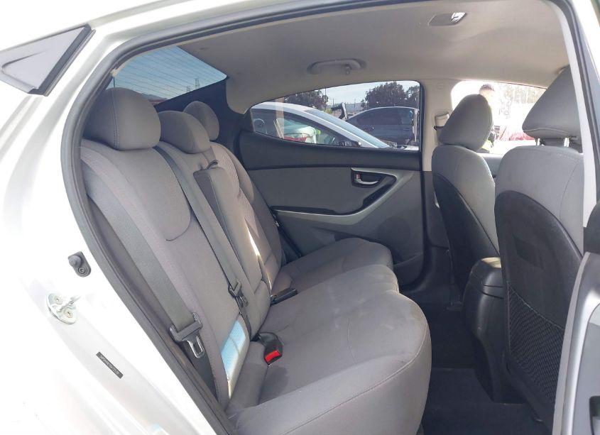 Photo 8 of 2016 Hyundai Elantra SE (VIN 5NPDH4AE5GH725781)