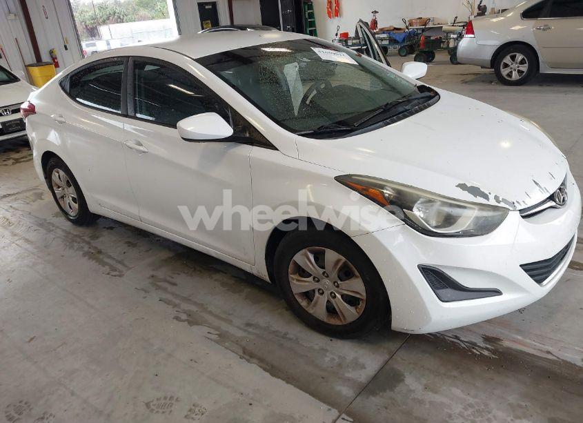 2016 Hyundai Elantra SE (VIN 5NPDH4AE5GH729037) main photo
