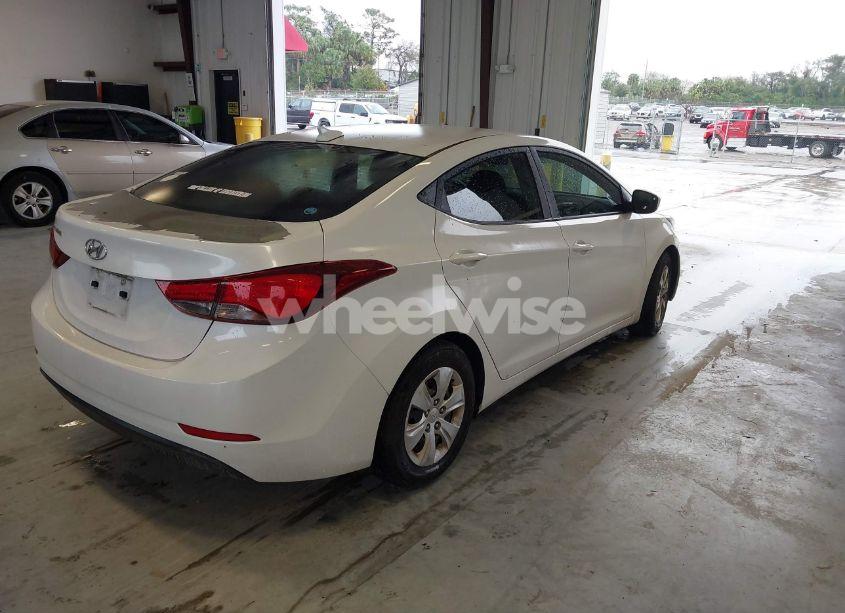 Photo 4 of 2016 Hyundai Elantra SE (VIN 5NPDH4AE5GH729037)