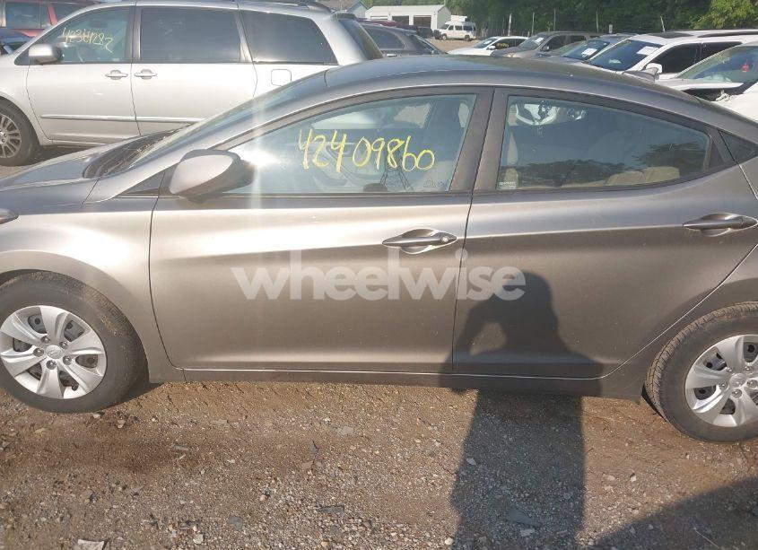 Photo 14 of 2016 Hyundai Elantra SE (VIN 5NPDH4AE5GH793062)
