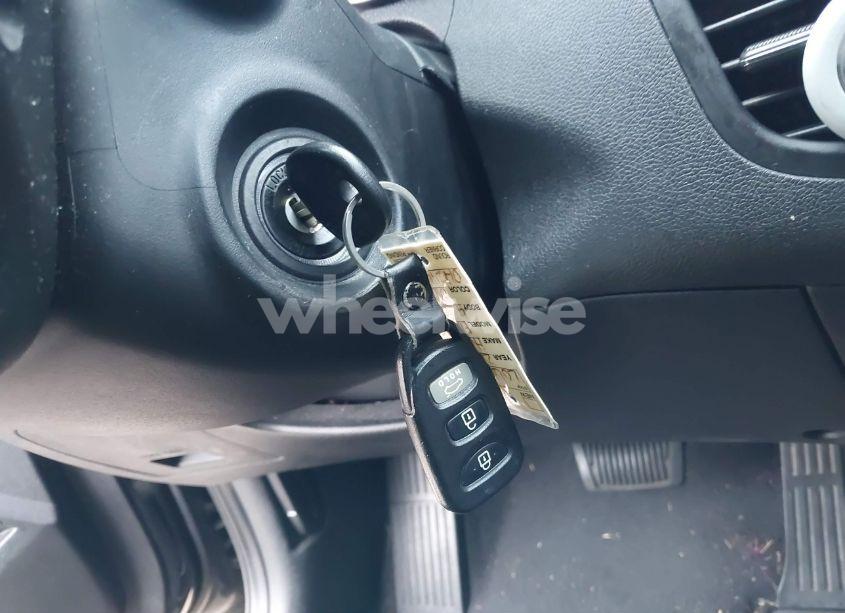 Photo 11 of 2013 Hyundai Elantra LIMITED (VIN 5NPDH4AE6DH246412)