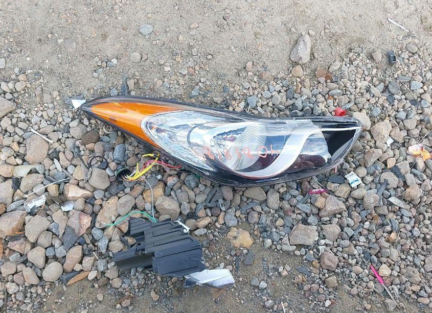 Photo 12 of 2013 Hyundai Elantra GLS (VIN 5NPDH4AE6DH319505)