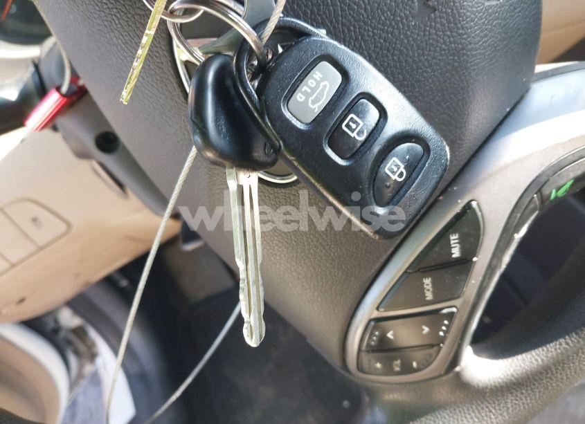 Photo 11 of 2013 Hyundai Elantra GLS (VIN 5NPDH4AE6DH390056)