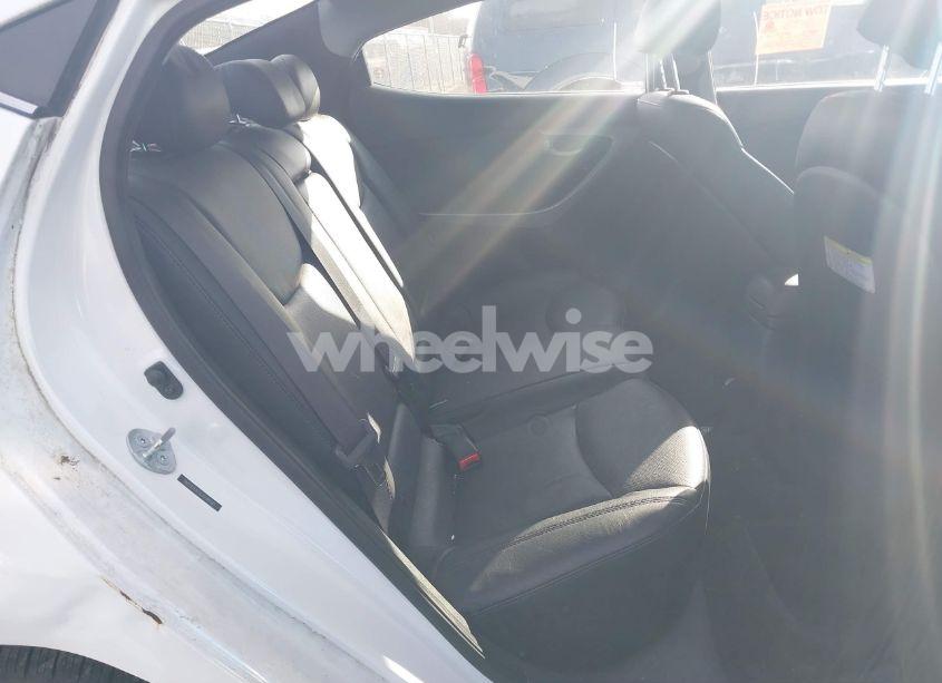 Photo 8 of 2014 Hyundai Elantra LIMITED (VIN 5NPDH4AE6EH488585)