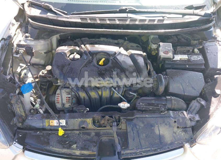 Photo 10 of 2014 Hyundai Elantra SE (VIN 5NPDH4AE6EH519950)