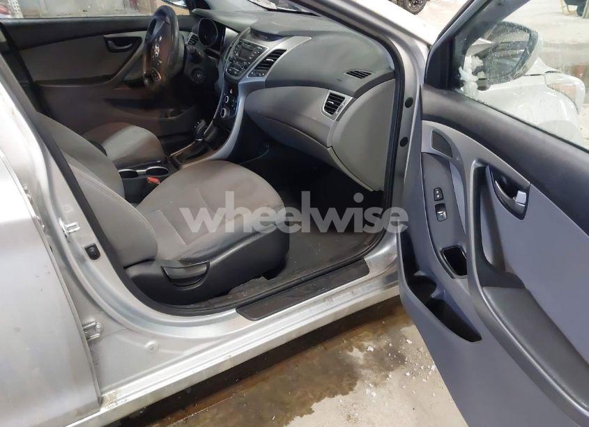 Photo 5 of 2014 Hyundai Elantra SE (VIN 5NPDH4AE6EH527160)