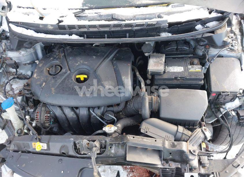 Photo 10 of 2015 Hyundai Elantra SE (VIN 5NPDH4AE6FH602554)