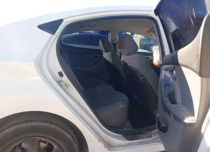 Photo 8 of 2015 Hyundai Elantra SE (VIN 5NPDH4AE6FH632282)