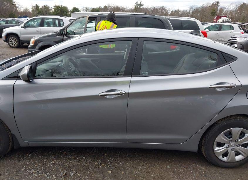 Photo 14 of 2016 Hyundai Elantra SE (VIN 5NPDH4AE6GH680866)