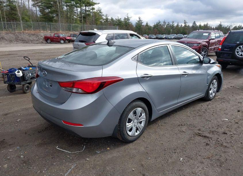 Photo 4 of 2016 Hyundai Elantra SE (VIN 5NPDH4AE6GH680866)