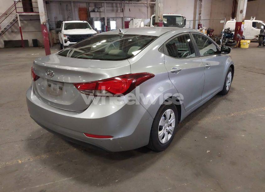 Photo 4 of 2016 Hyundai Elantra SE (VIN 5NPDH4AE6GH698946)