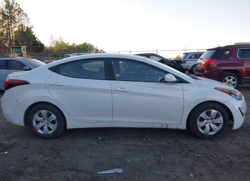 Photo 14 of 2016 Hyundai Elantra SE (VIN 5NPDH4AE6GH700243)