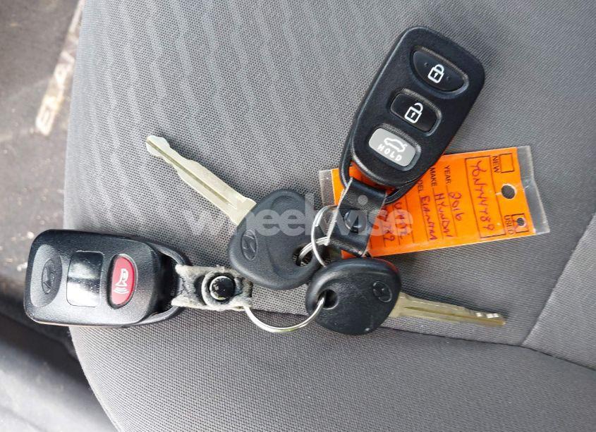 Photo 11 of 2016 Hyundai Elantra SE (VIN 5NPDH4AE6GH744789)