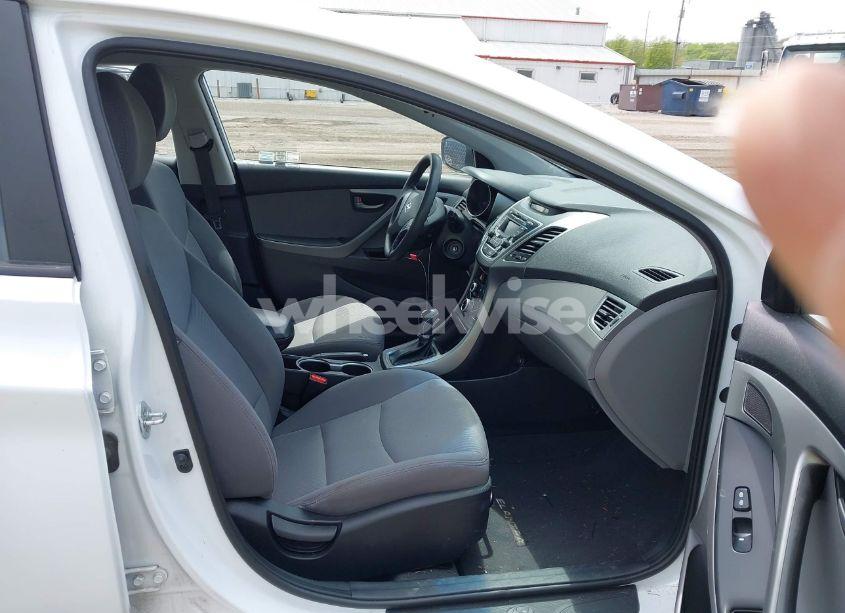 Photo 5 of 2016 Hyundai Elantra SE (VIN 5NPDH4AE6GH744789)