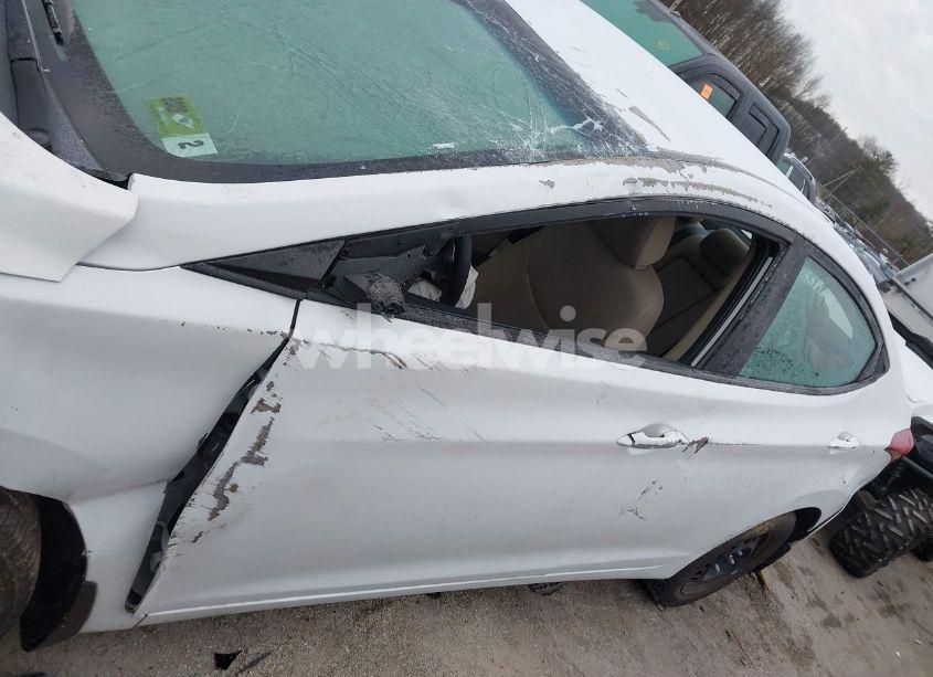 Photo 15 of 2016 Hyundai Elantra SE (VIN 5NPDH4AE6GH757106)