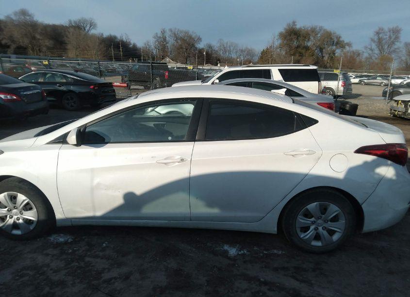 Photo 14 of 2016 Hyundai Elantra SE (VIN 5NPDH4AE6GH787979)