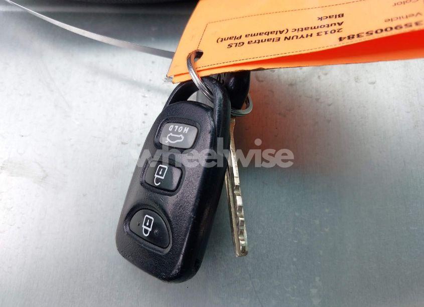 Photo 11 of 2013 Hyundai Elantra GLS (VIN 5NPDH4AE7DH188651)