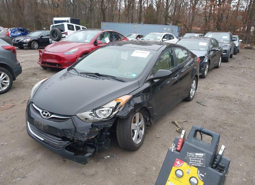 Photo 2 of 2013 Hyundai Elantra GLS (VIN 5NPDH4AE7DH189735)