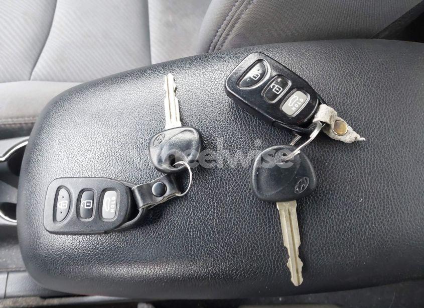 Photo 11 of 2013 Hyundai Elantra GLS (VIN 5NPDH4AE7DH199987)