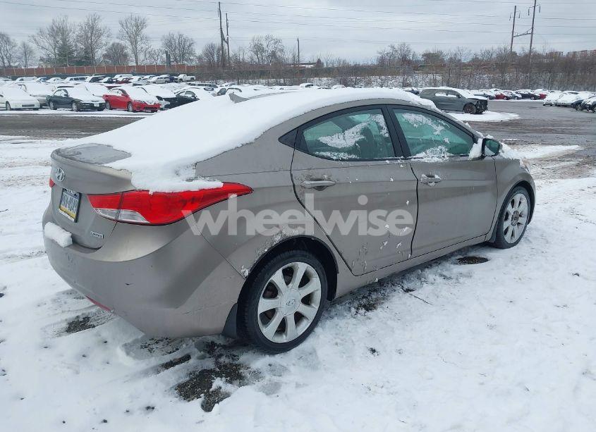 Photo 4 of 2013 Hyundai Elantra LIMITED (VIN 5NPDH4AE7DH252753)