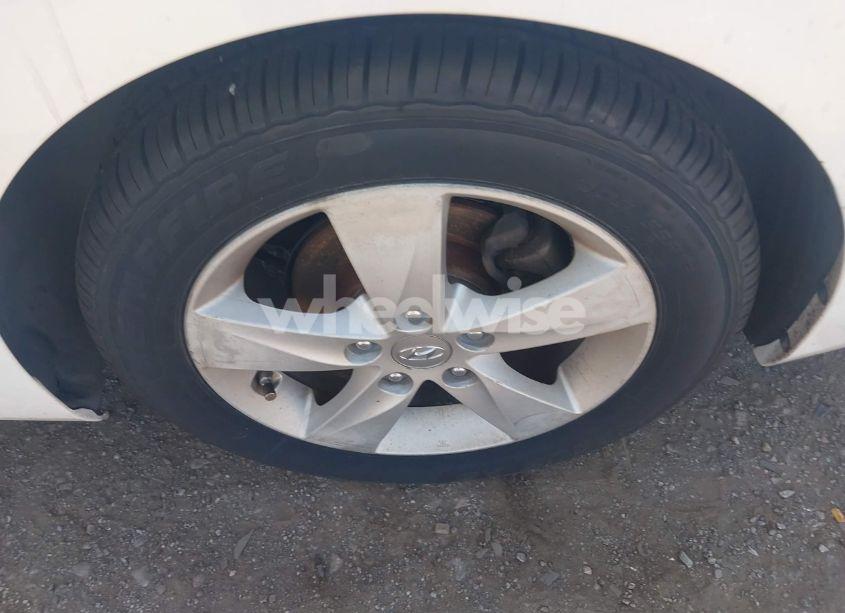 Photo 12 of 2013 Hyundai Elantra GLS (VIN 5NPDH4AE7DH255376)