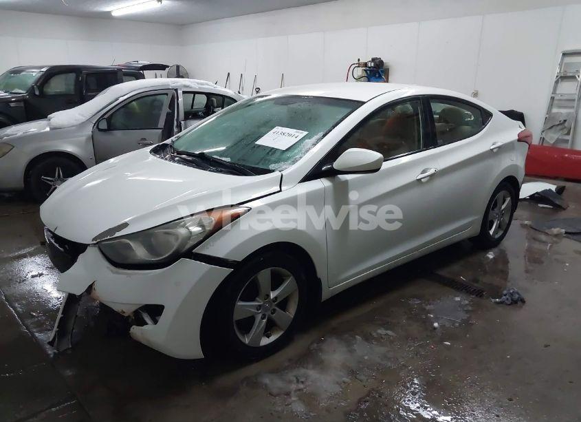 Photo 2 of 2013 Hyundai Elantra GLS (VIN 5NPDH4AE7DH300820)