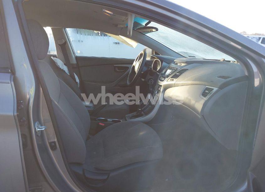 Photo 5 of 2014 Hyundai Elantra SE (VIN 5NPDH4AE7EH467387)