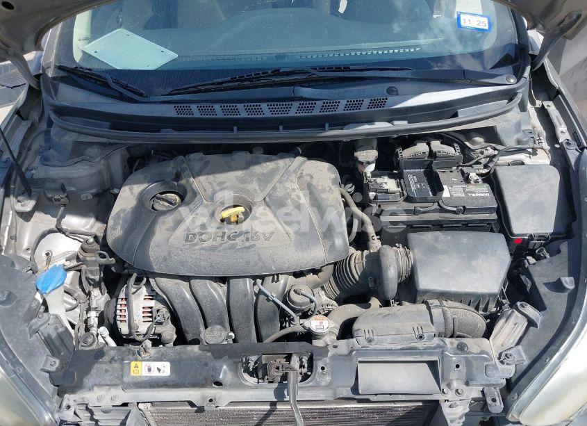 Photo 10 of 2014 Hyundai Elantra SE (VIN 5NPDH4AE7EH485372)