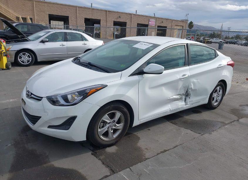 Photo 2 of 2014 Hyundai Elantra SE (VIN 5NPDH4AE7EH524686)