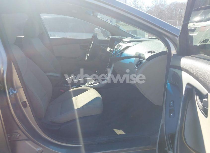 Photo 5 of 2014 Hyundai Elantra SE (VIN 5NPDH4AE7EH526826)