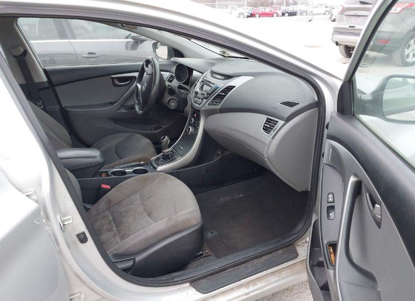 Photo 5 of 2015 Hyundai Elantra SE (VIN 5NPDH4AE7FH564459)