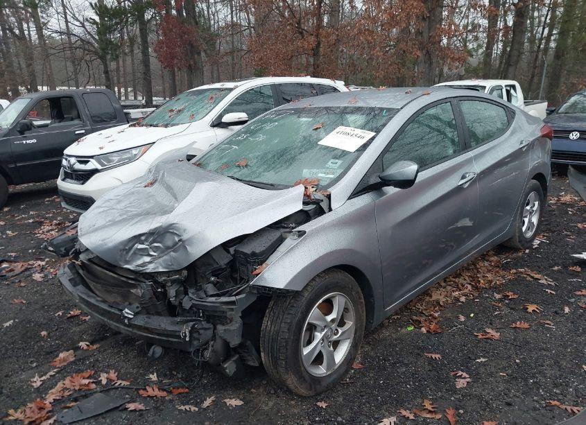 Photo 2 of 2015 Hyundai Elantra SE (VIN 5NPDH4AE7FH567667)